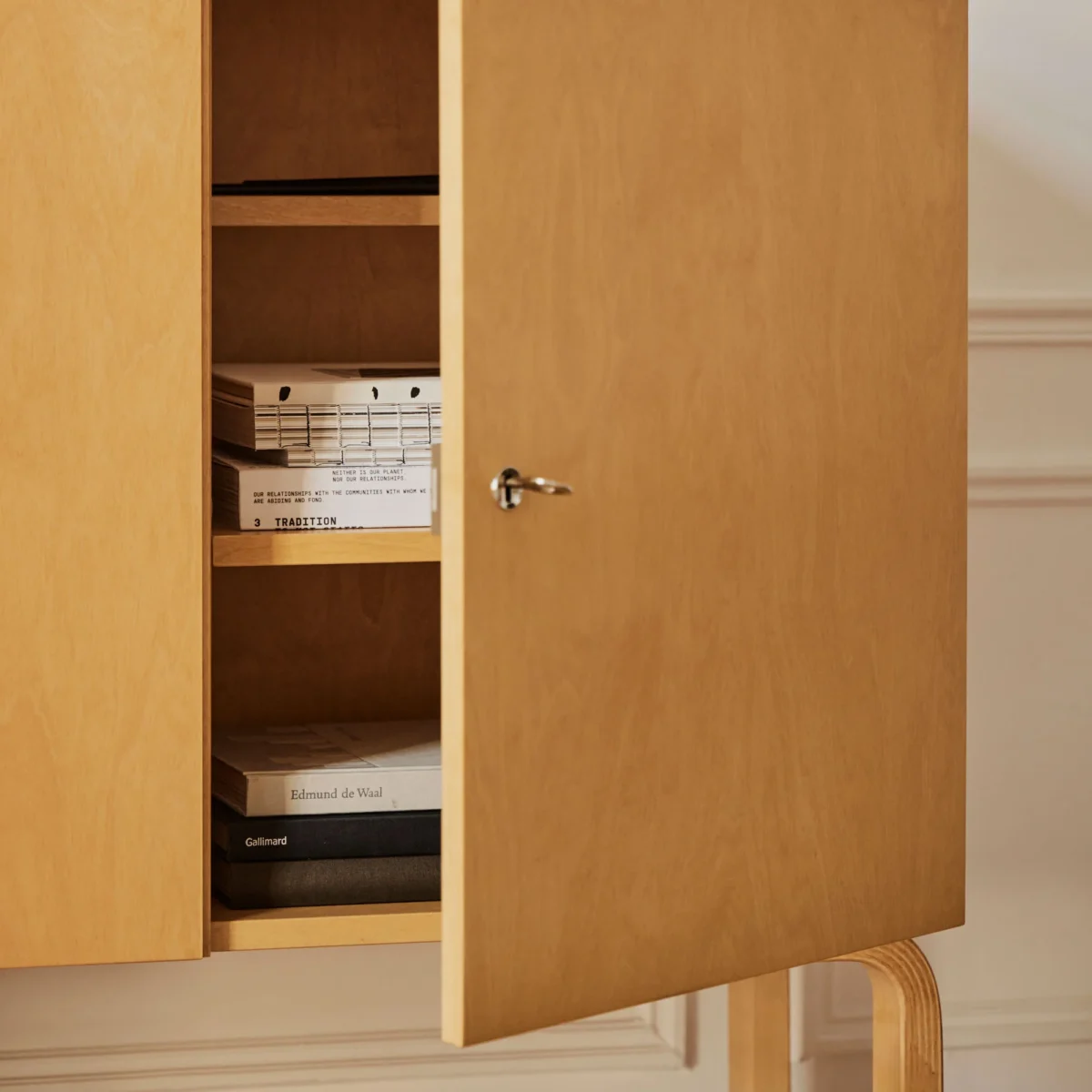 Artek | Capinet 250 – Møbler & Miljø